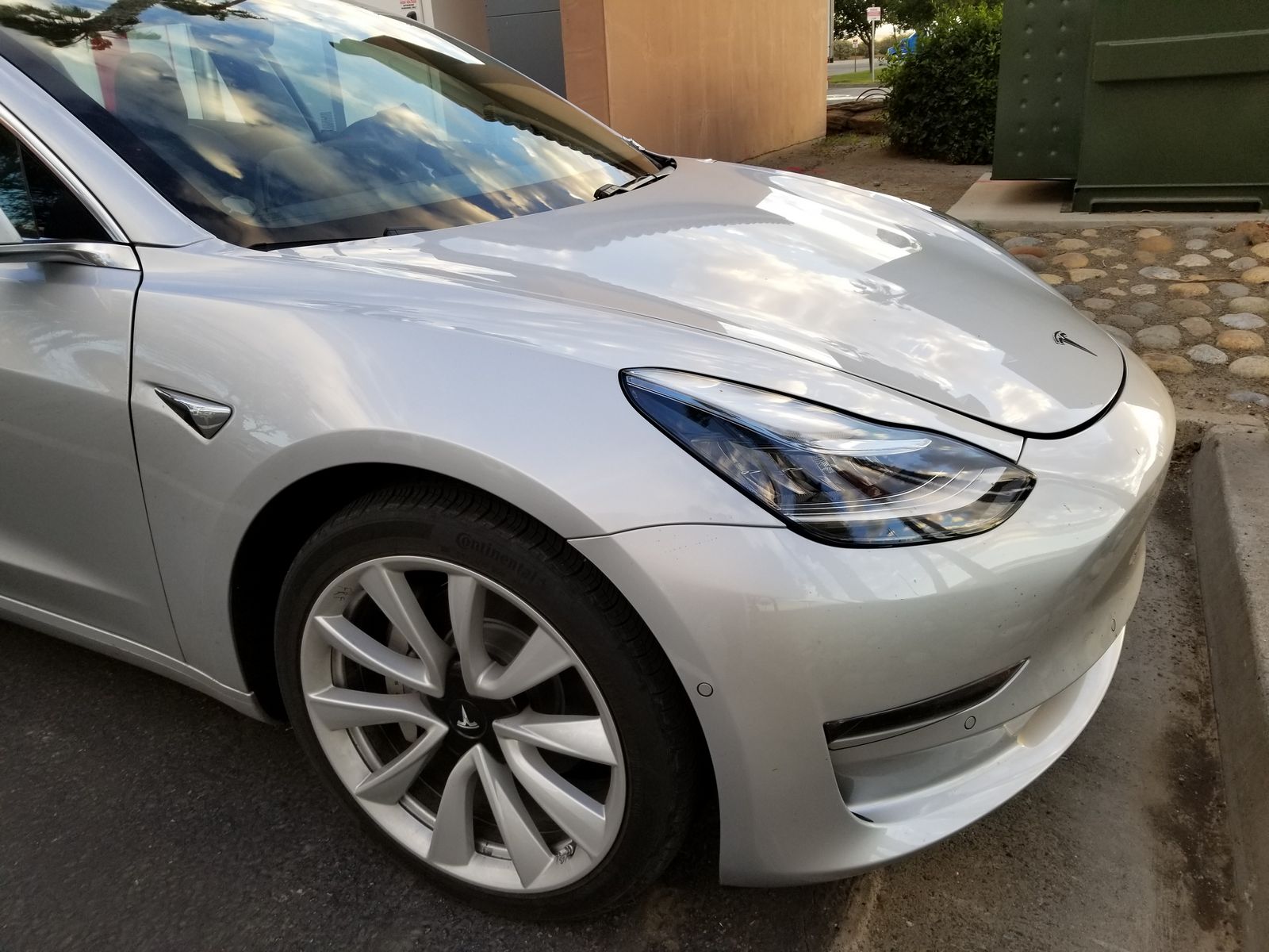 Tesla Model 3 resmen tanıtıldı