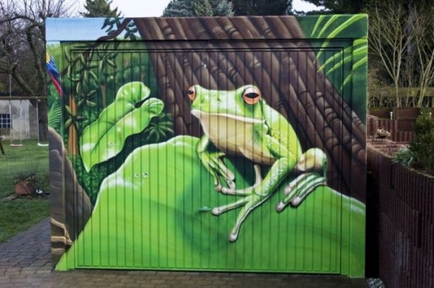 Garaj kapısı olduğuna inanamayacaksınız