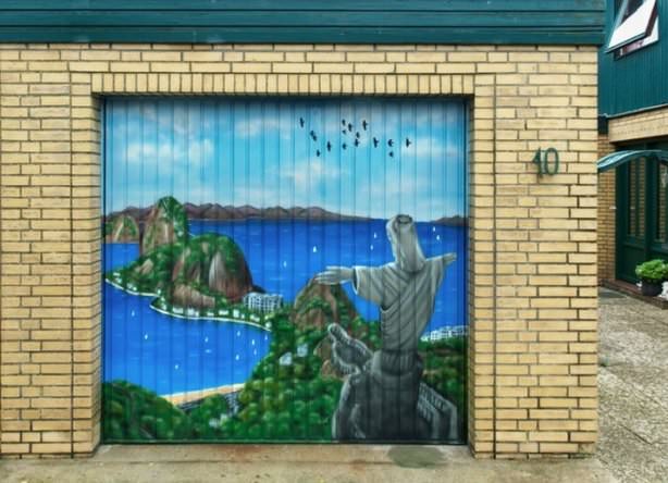 Garaj kapısı olduğuna inanamayacaksınız