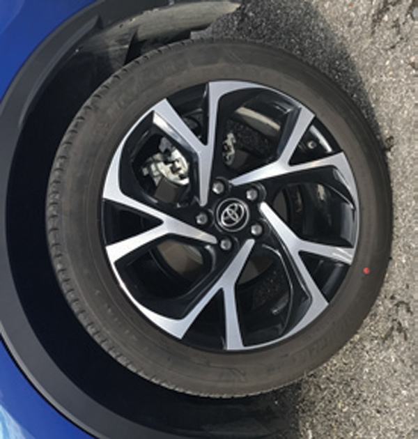 TEST · Toyota C-HR 1.8 Hybrid e-CVT 4x2