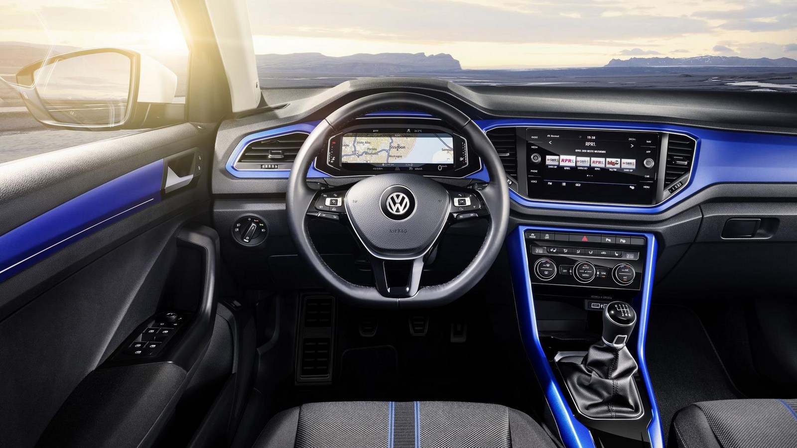 Volkswagen’in yeni kompakt crossover modeli T-Roc tanıtıldı