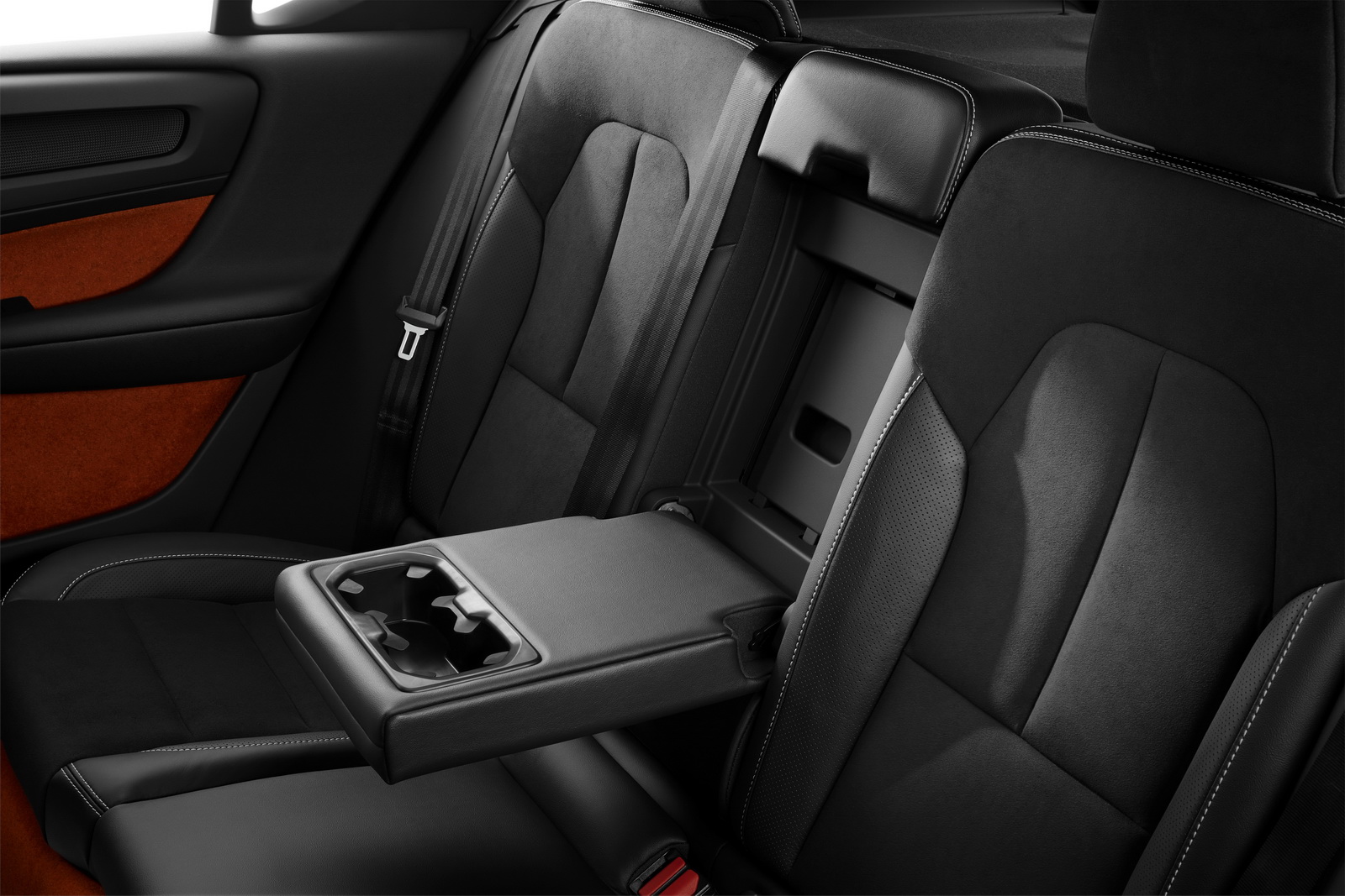 Volvo XC40 ortaya çıktı