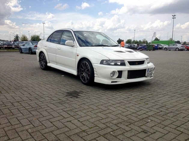 90'larda üretilen en güzel otomobiller