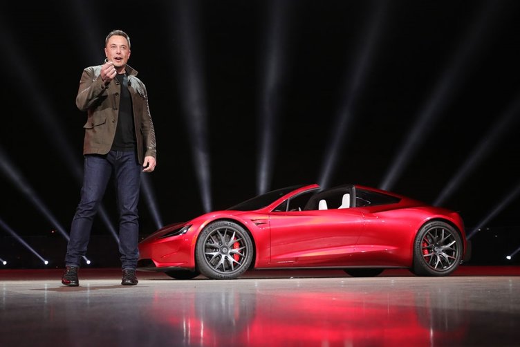 Tesla Roadster'i uzaya göndererek "Paranın satın alamayacağı" reklamı yaptı