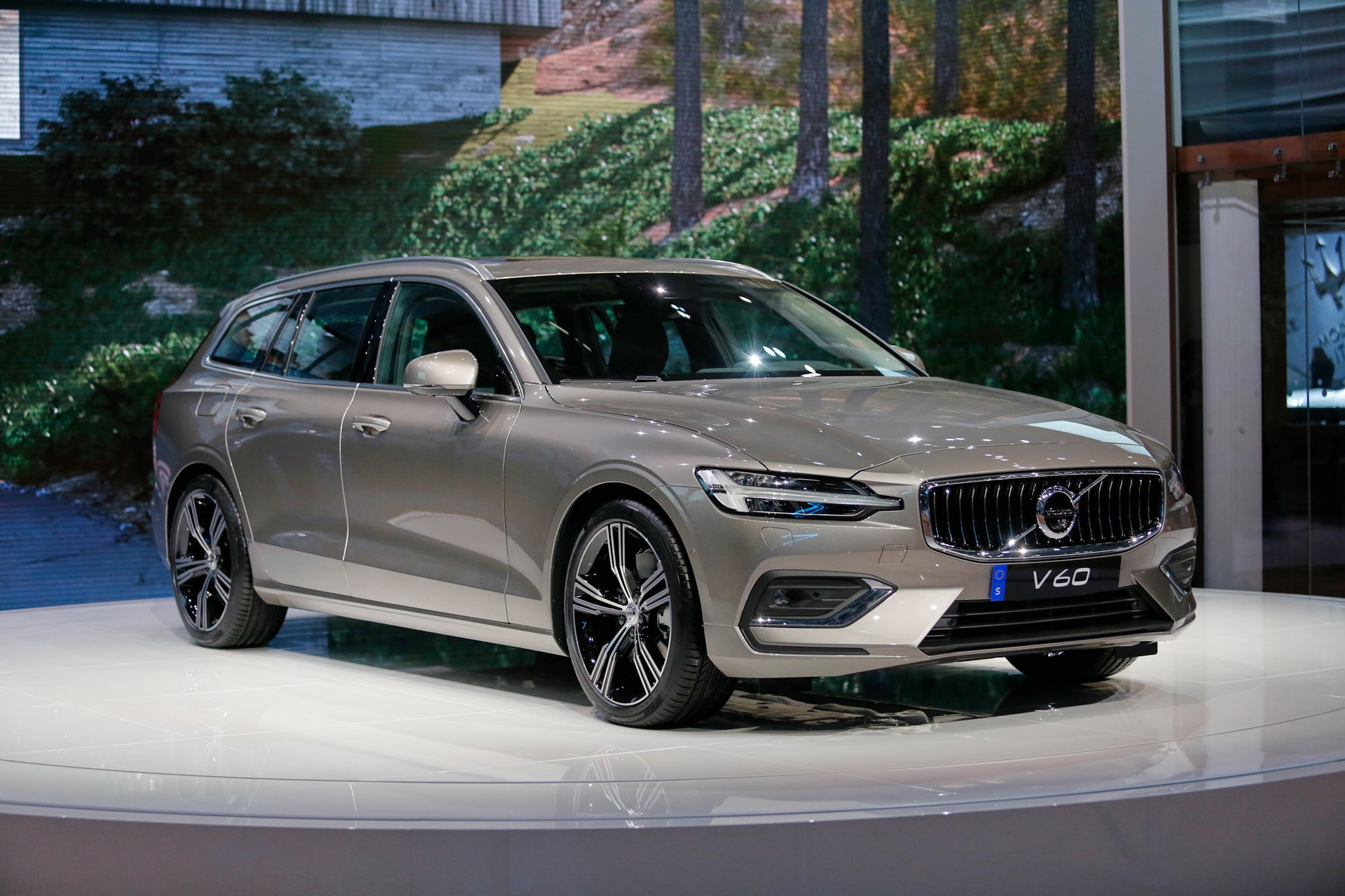 Yeni Volvo V60 Cenevre’de tanıtılıyor