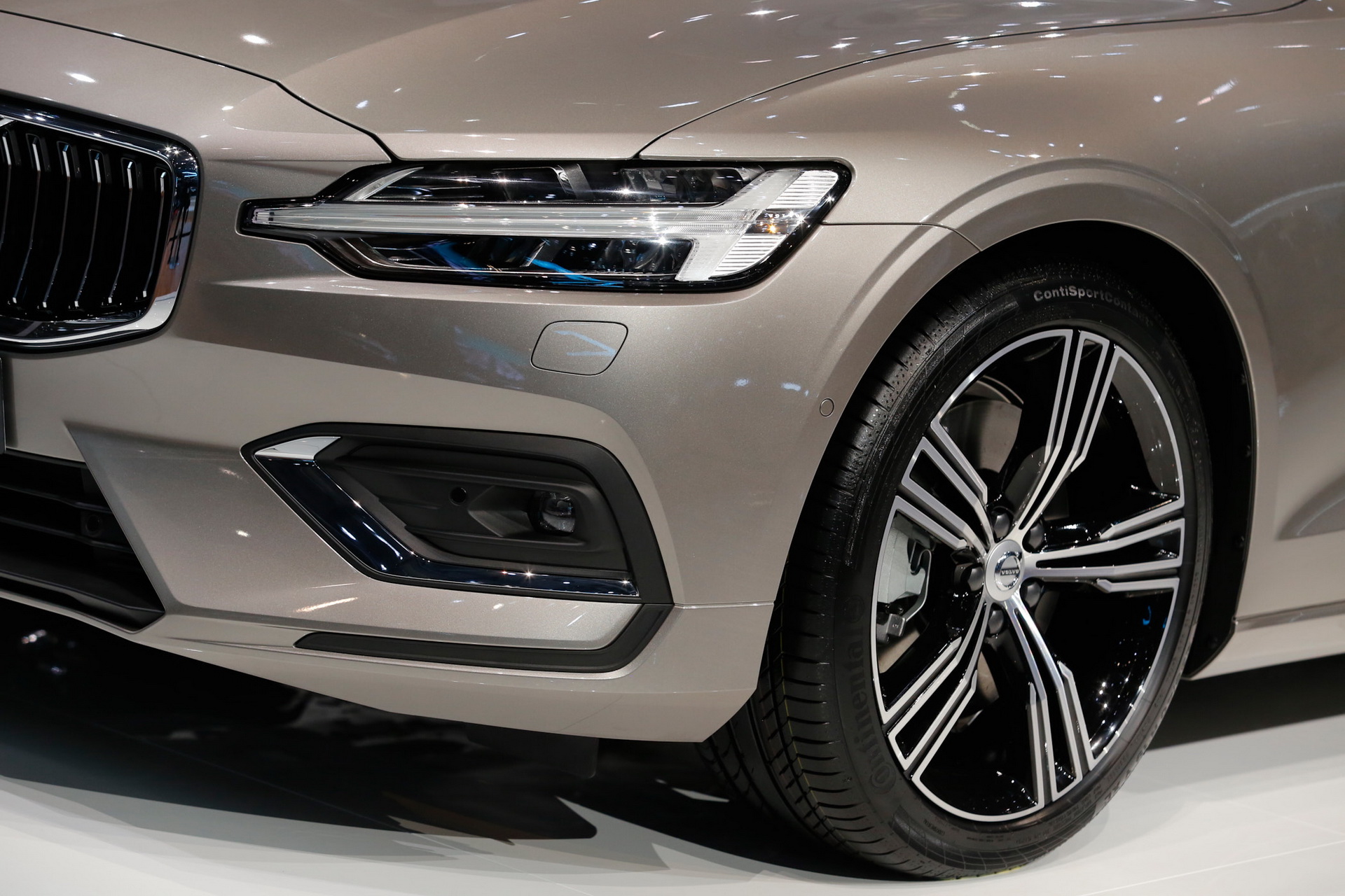 Yeni Volvo V60 Cenevre’de tanıtılıyor