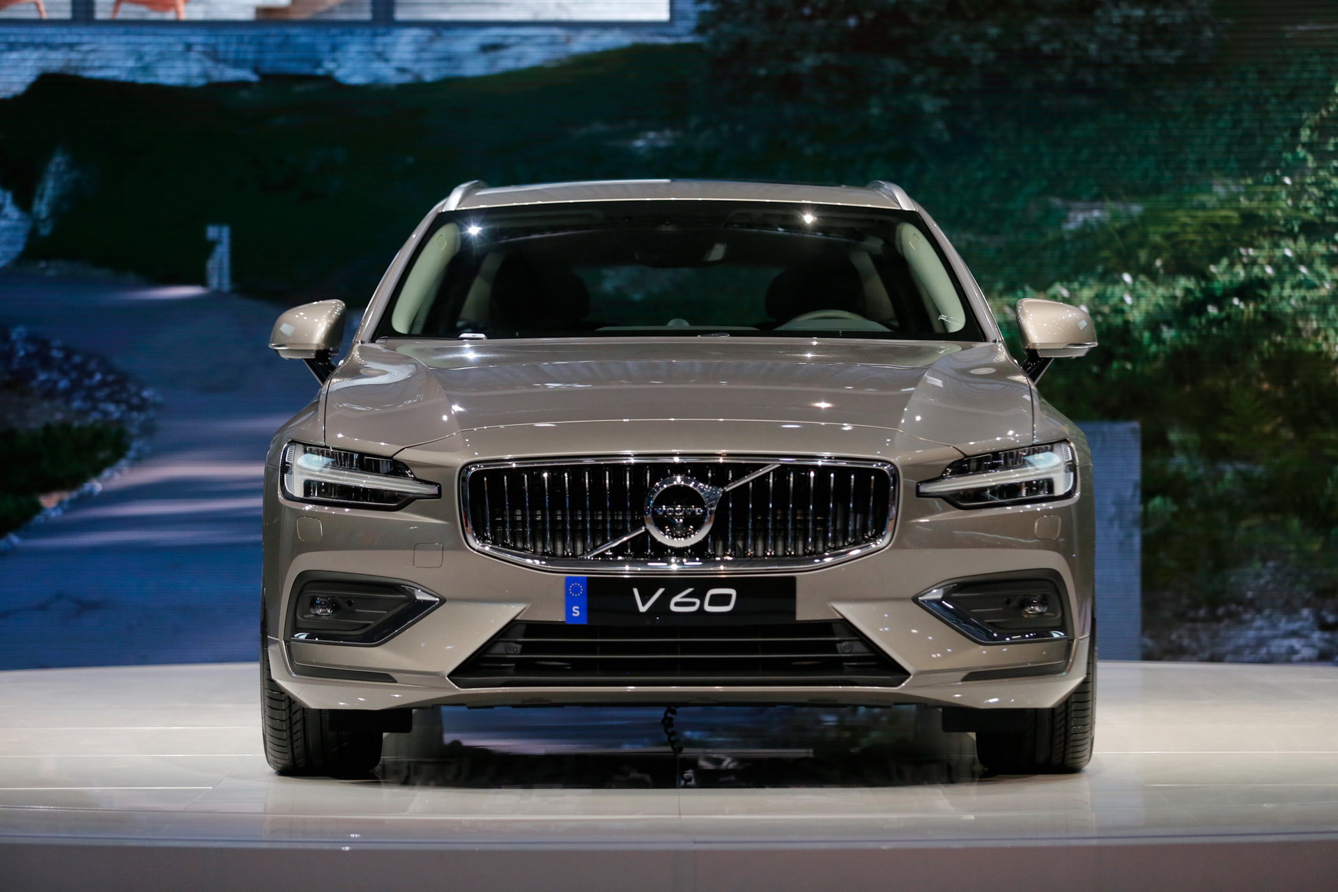 Yeni Volvo V60 Cenevre’de tanıtılıyor