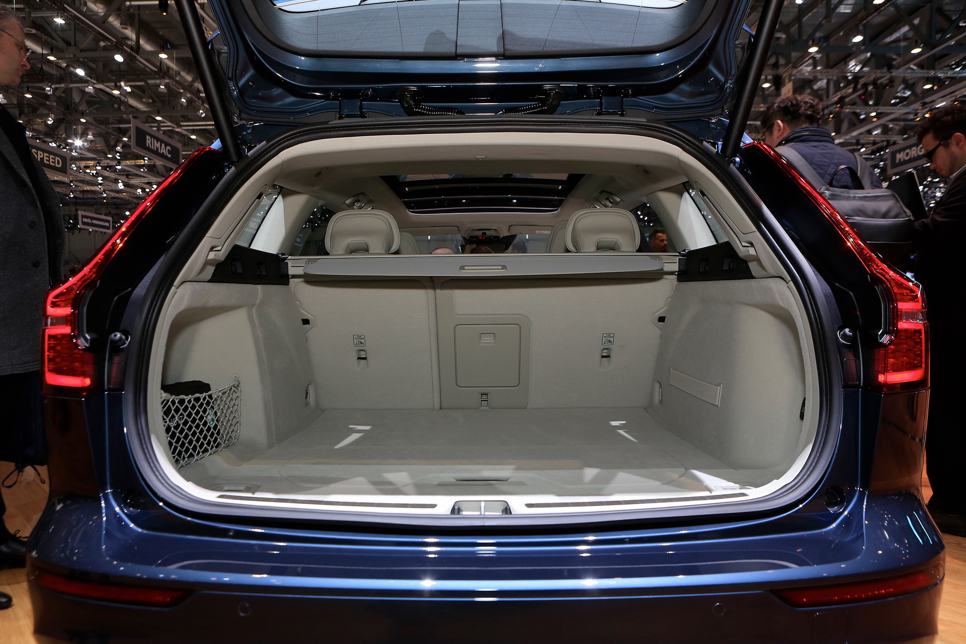 Yeni Volvo V60 Cenevre’de tanıtılıyor