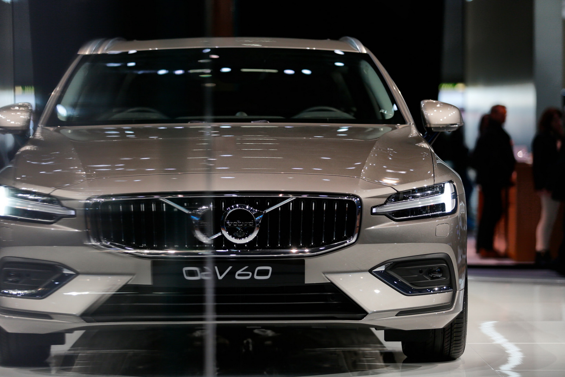 Yeni Volvo V60 Cenevre’de tanıtılıyor