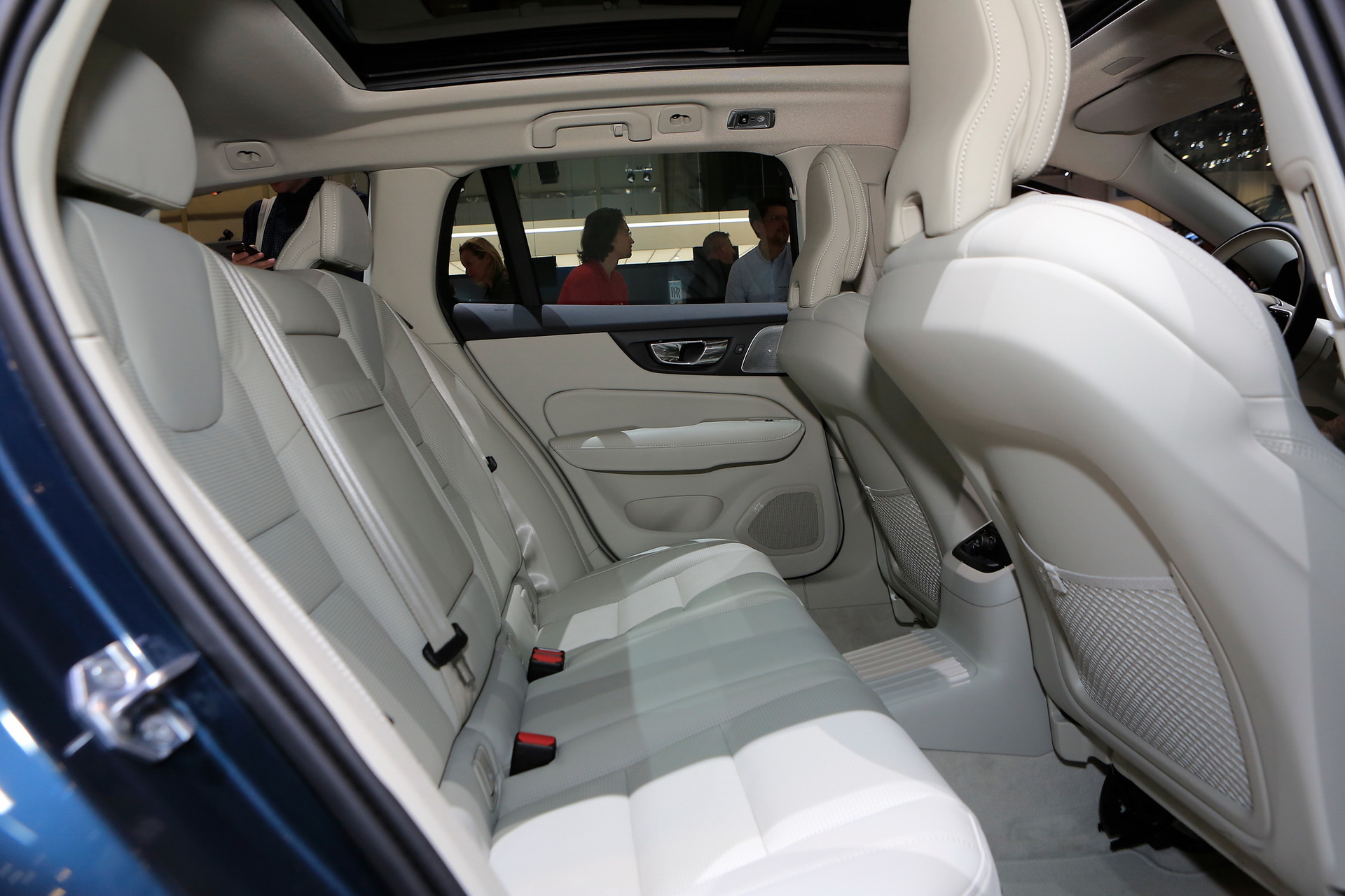 Yeni Volvo V60 Cenevre’de tanıtılıyor