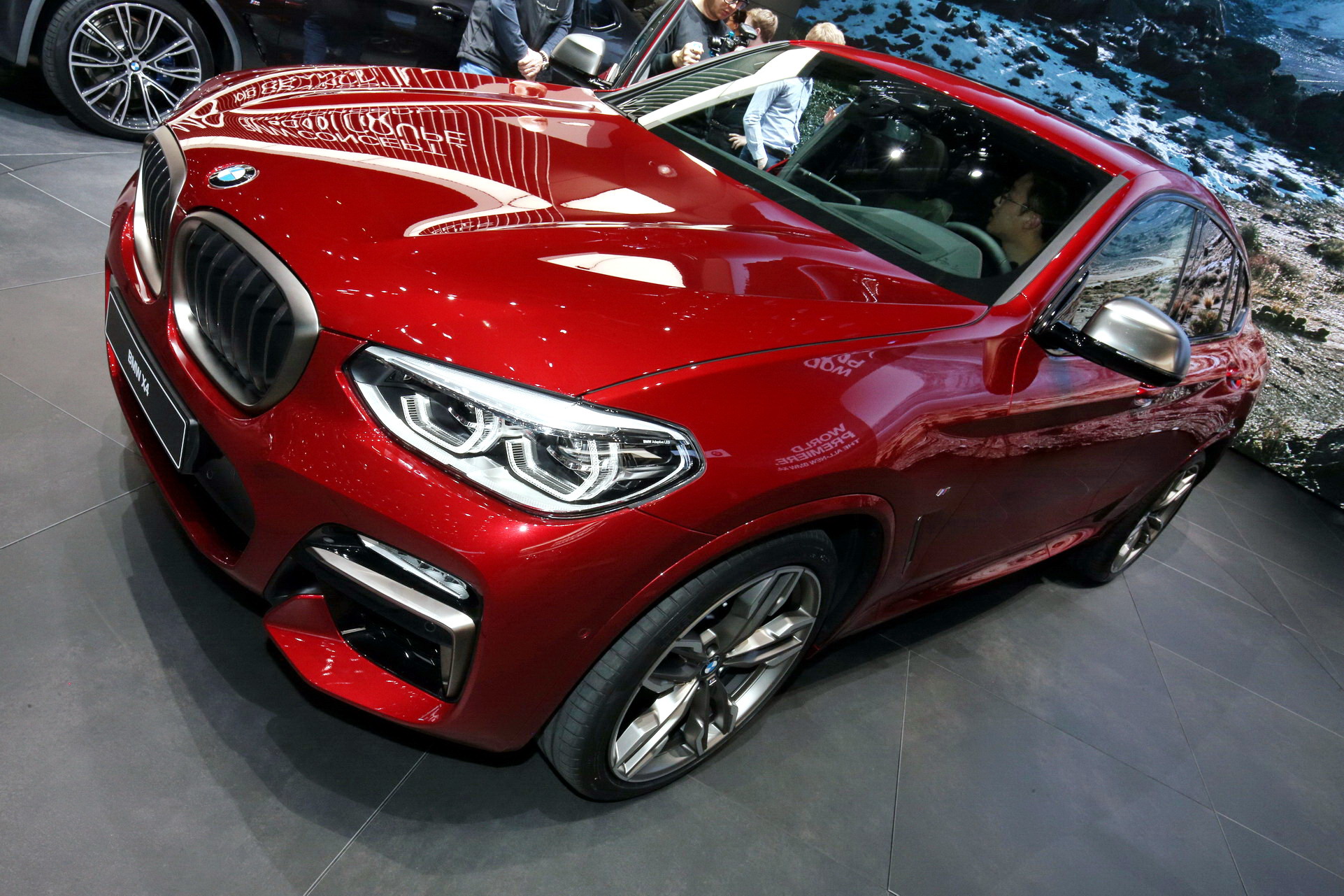 BMW X4 Cenevre sahnesinde