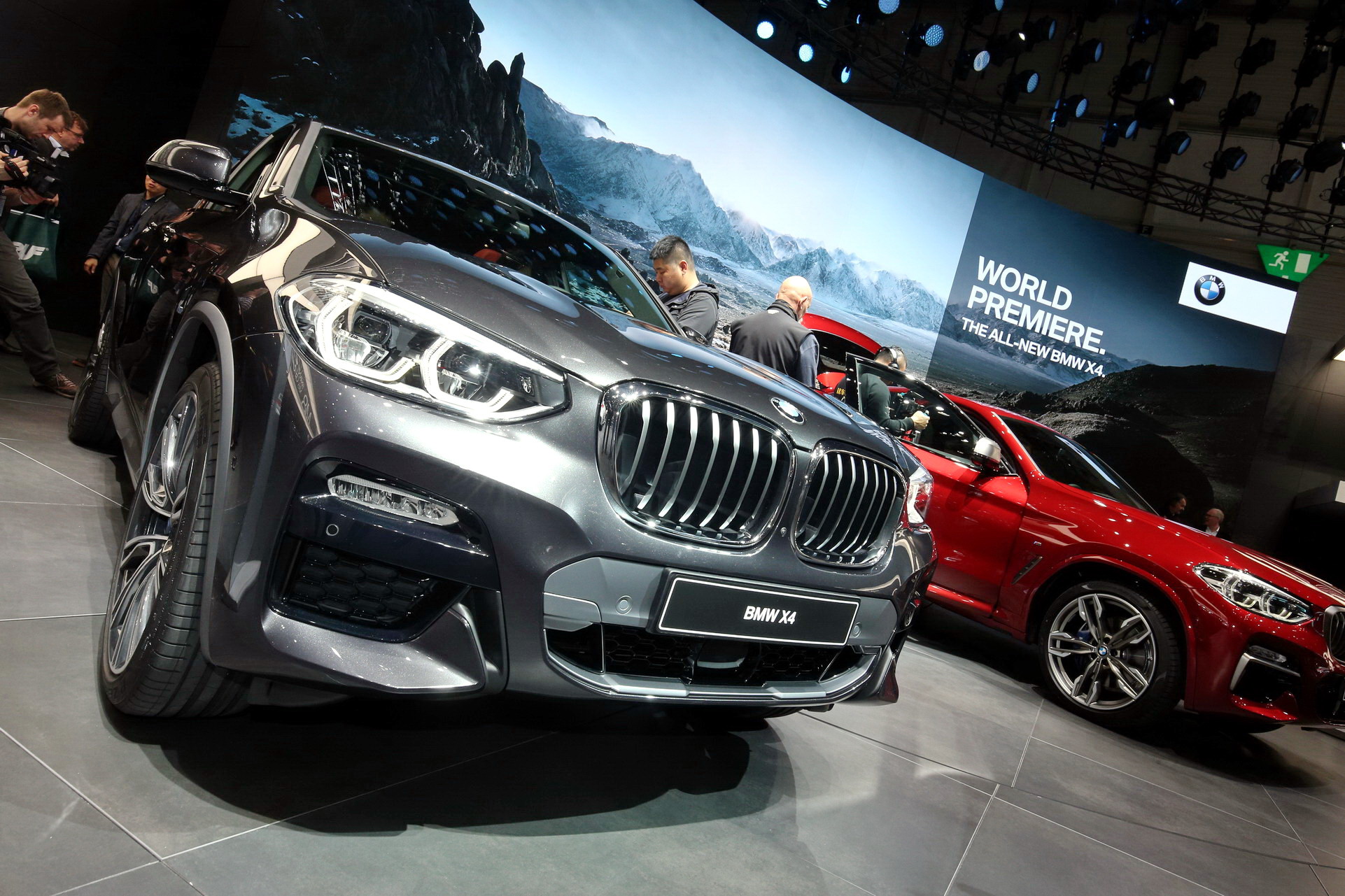 BMW X4 Cenevre sahnesinde