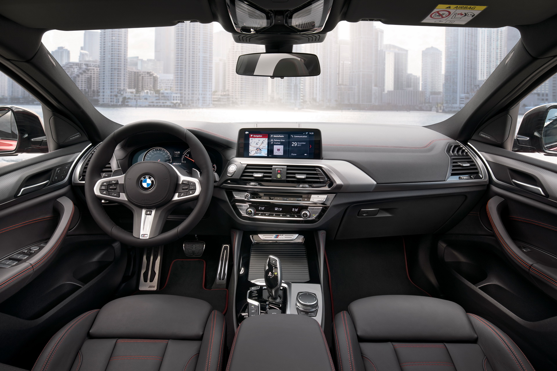 BMW X4 Cenevre sahnesinde