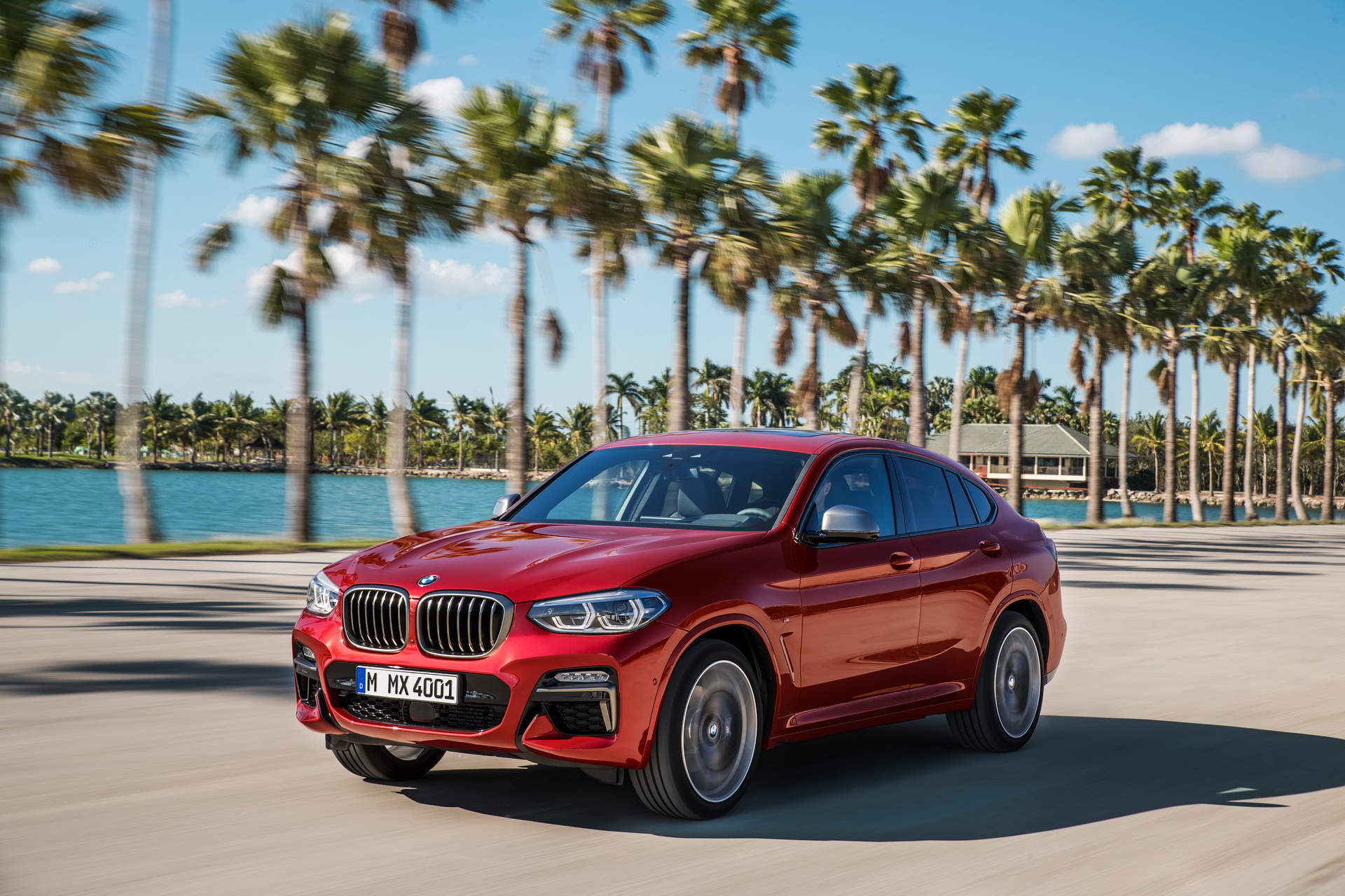 BMW X4 Cenevre sahnesinde