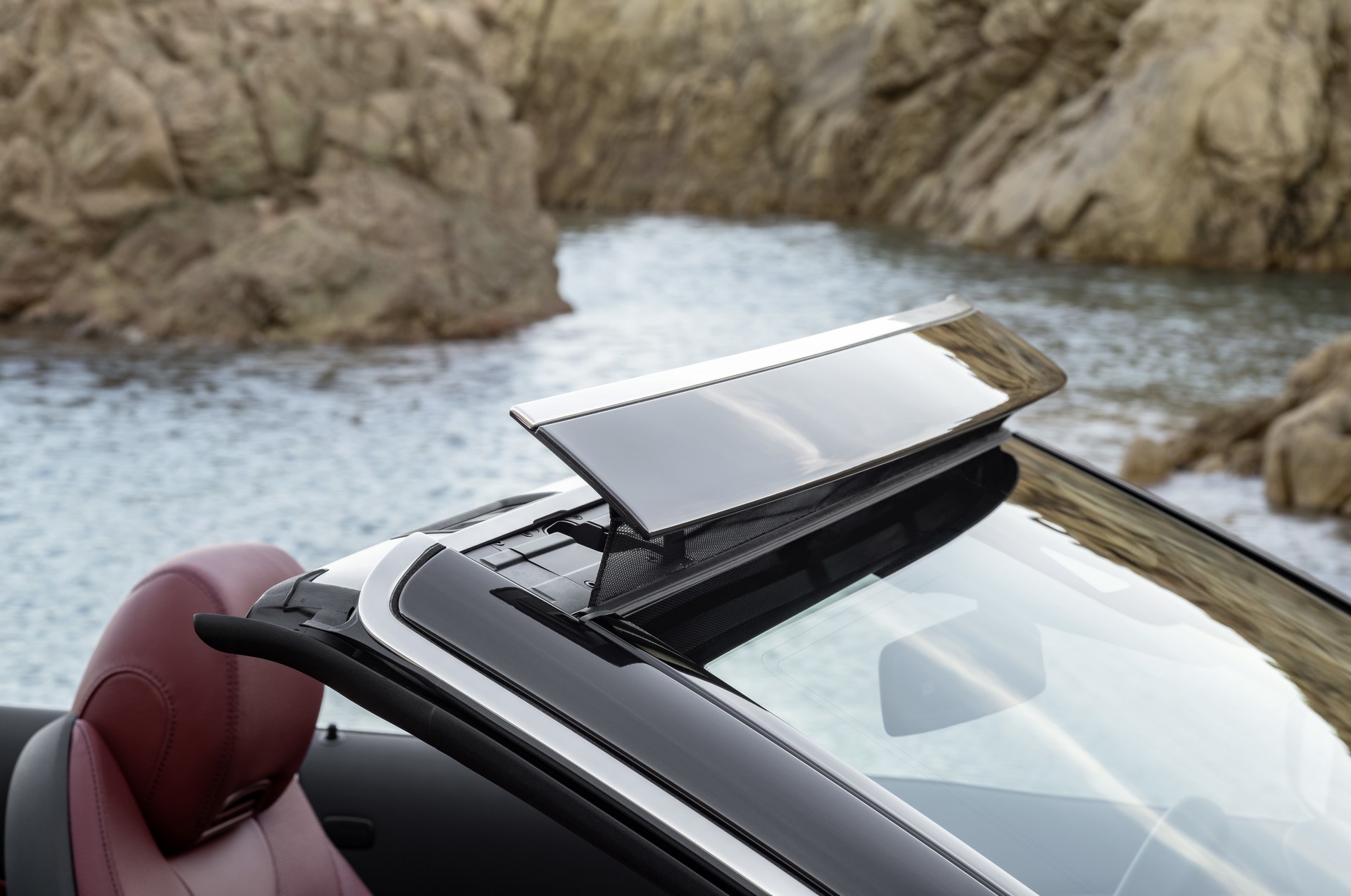 Mercedes C Serisi Coupe ve Cabrio yenilendi