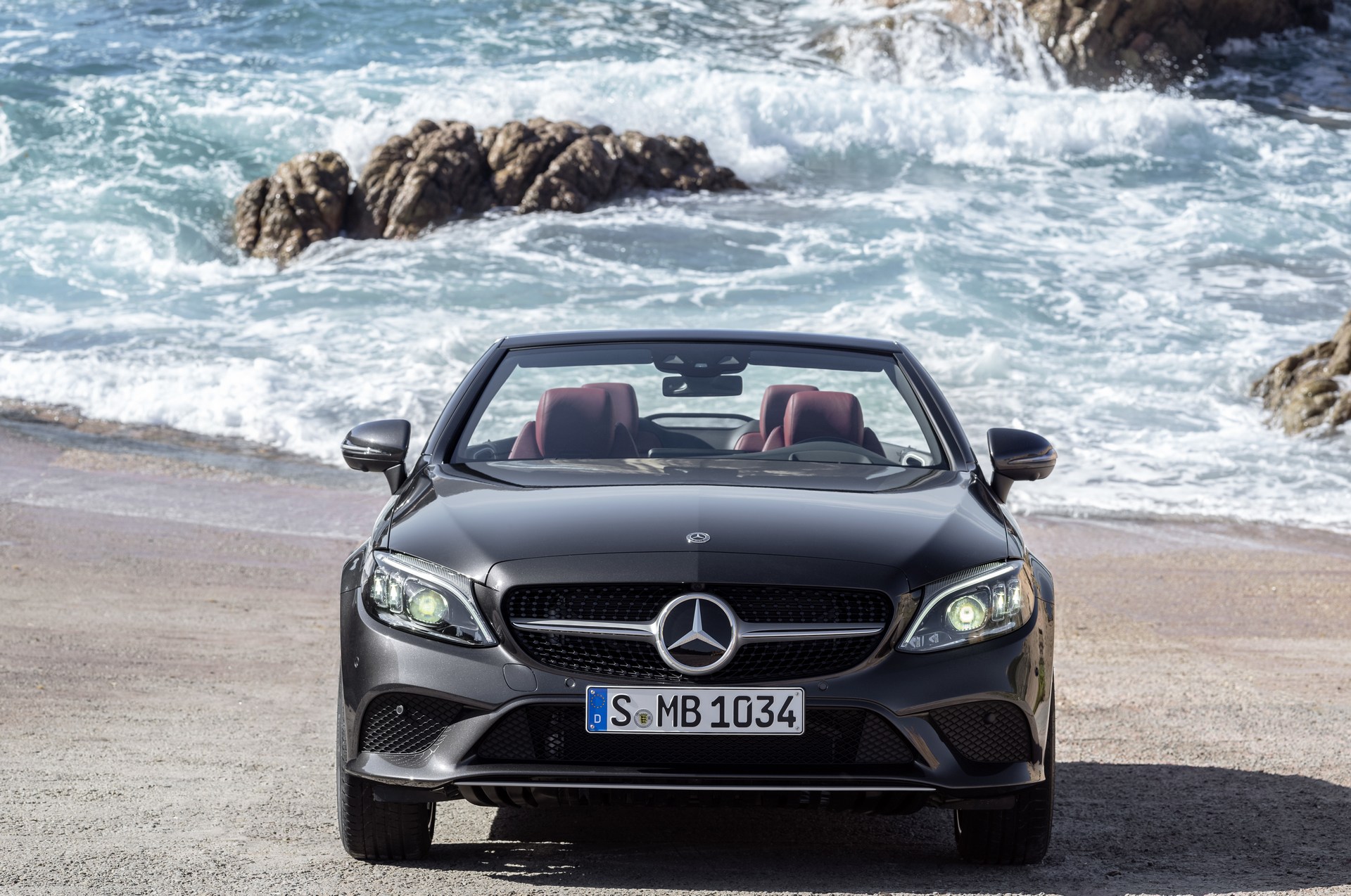 Mercedes C Serisi Coupe ve Cabrio yenilendi