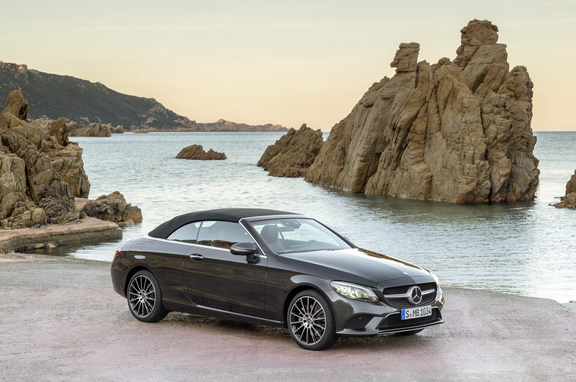 Mercedes C Serisi Coupe ve Cabrio yenilendi