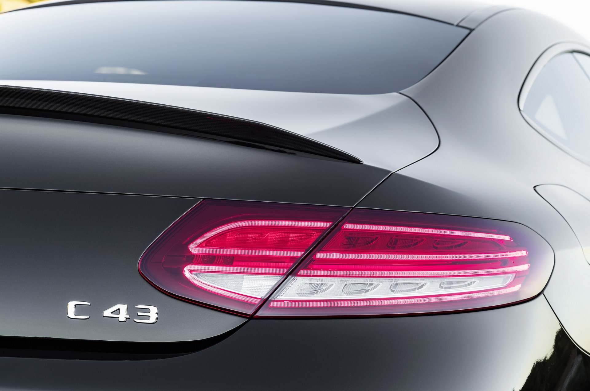 Mercedes C Serisi Coupe ve Cabrio yenilendi