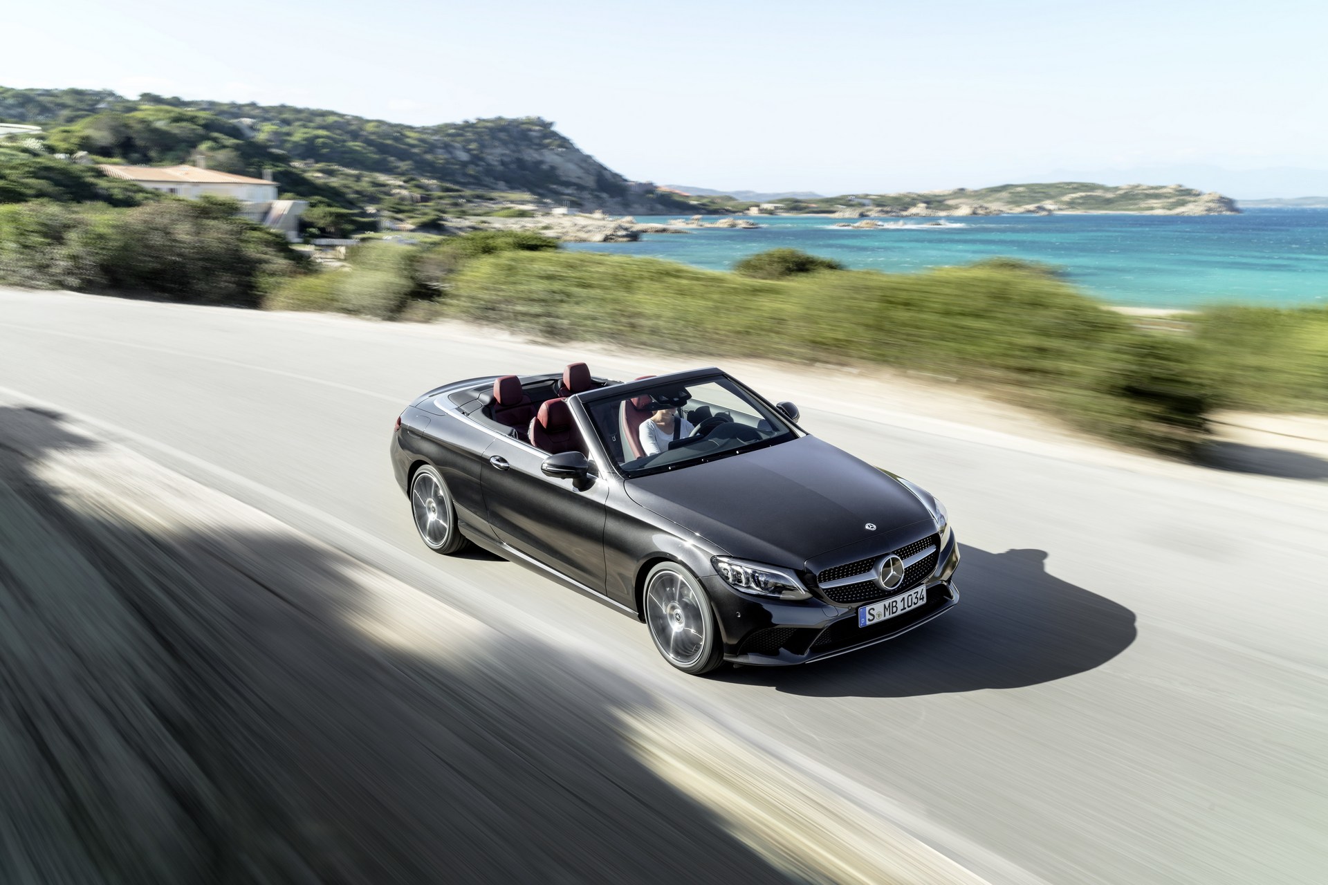 Mercedes C Serisi Coupe ve Cabrio yenilendi