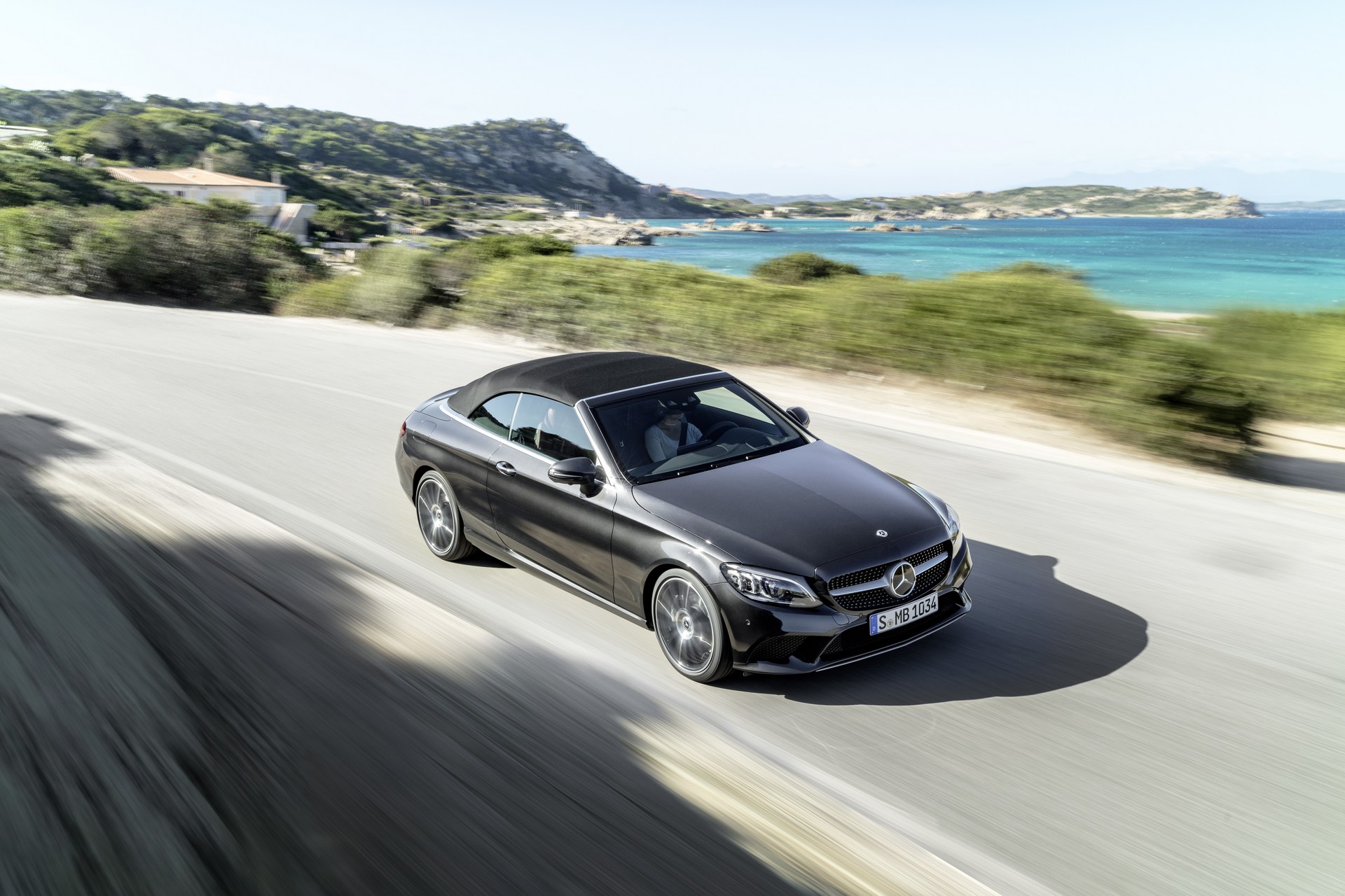 Mercedes C Serisi Coupe ve Cabrio yenilendi