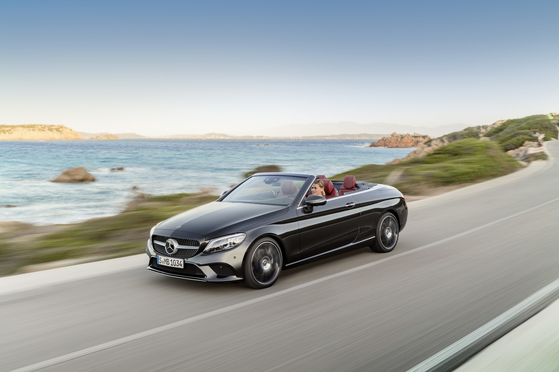 Mercedes C Serisi Coupe ve Cabrio yenilendi
