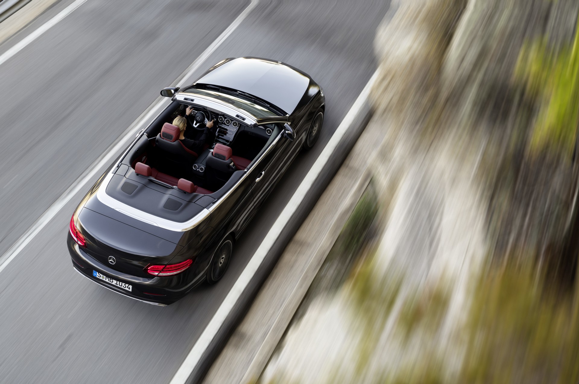 Mercedes C Serisi Coupe ve Cabrio yenilendi