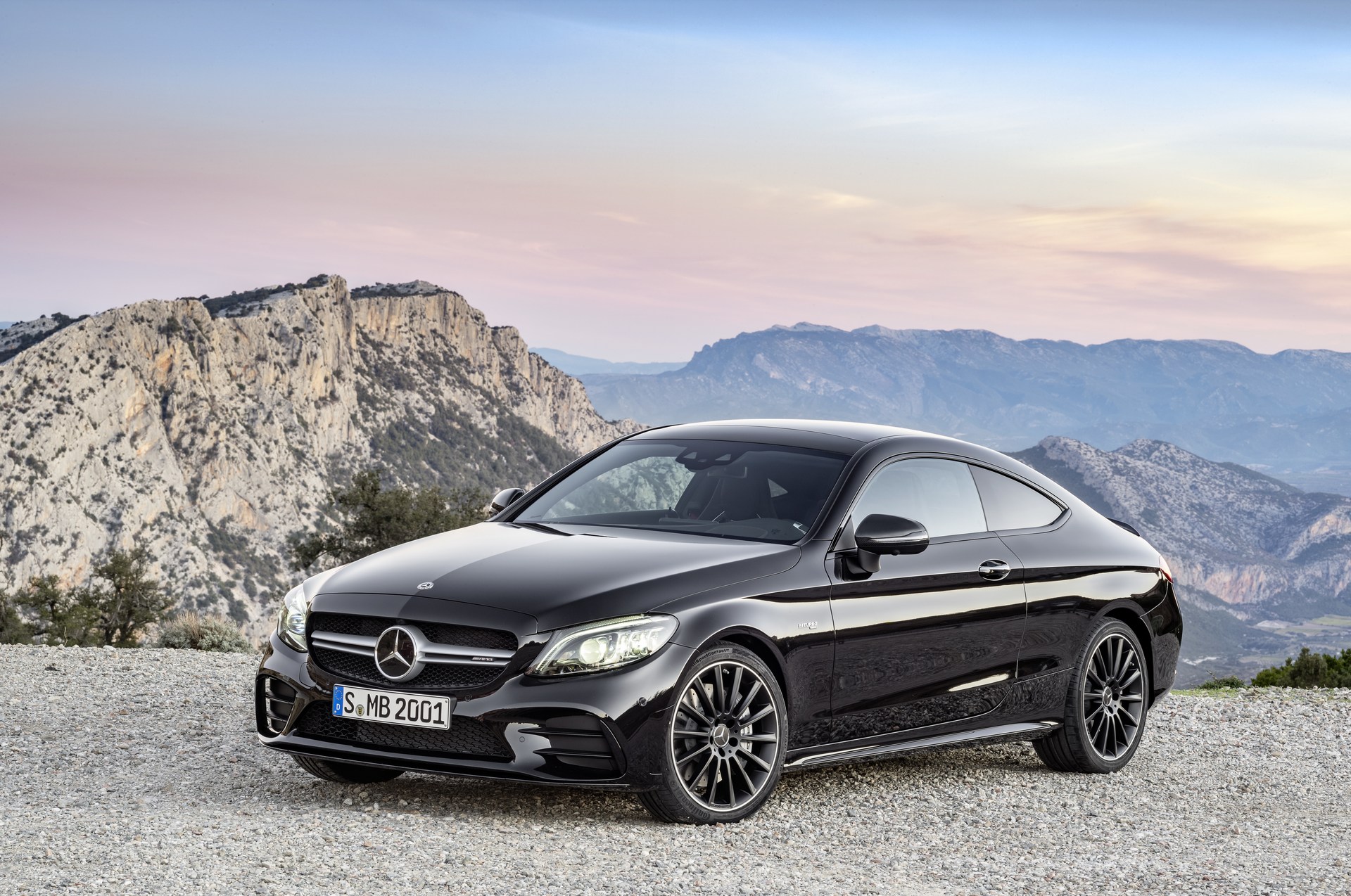 Mercedes C Serisi Coupe ve Cabrio yenilendi