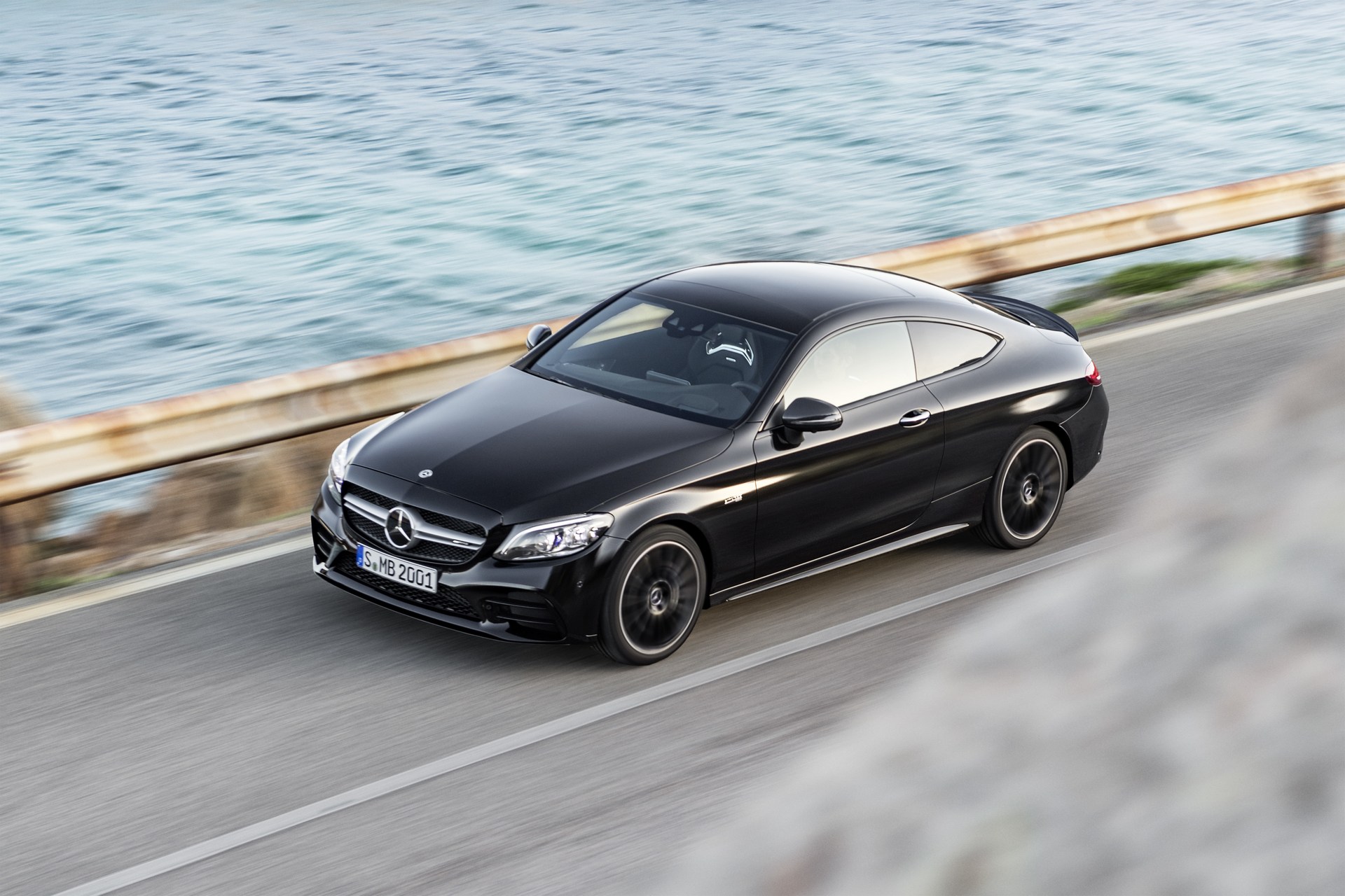 Mercedes C Serisi Coupe ve Cabrio yenilendi