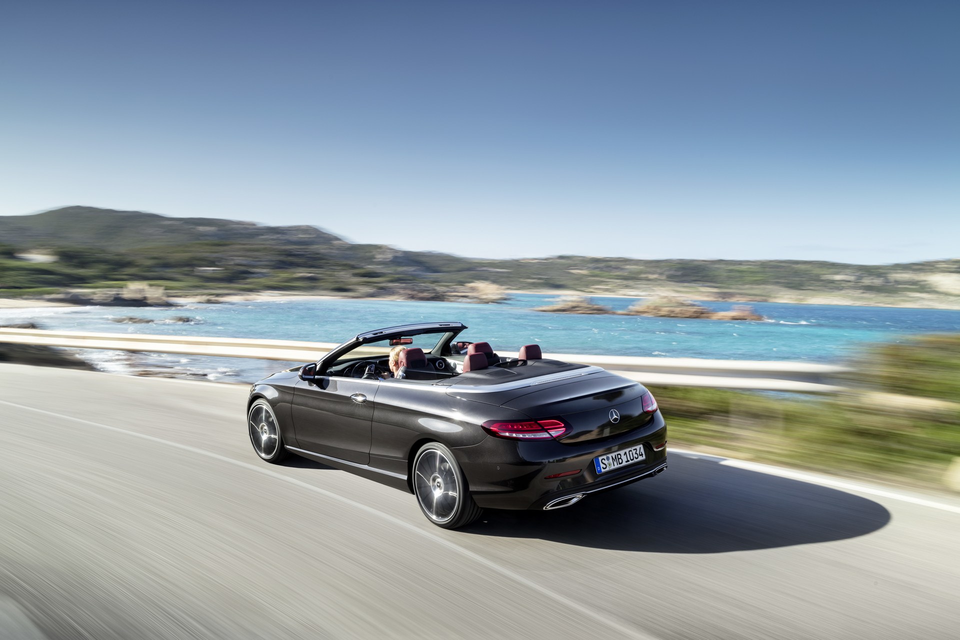 Mercedes C Serisi Coupe ve Cabrio yenilendi