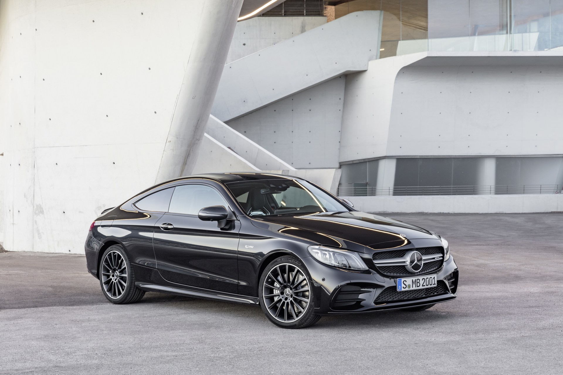 Mercedes C Serisi Coupe ve Cabrio yenilendi