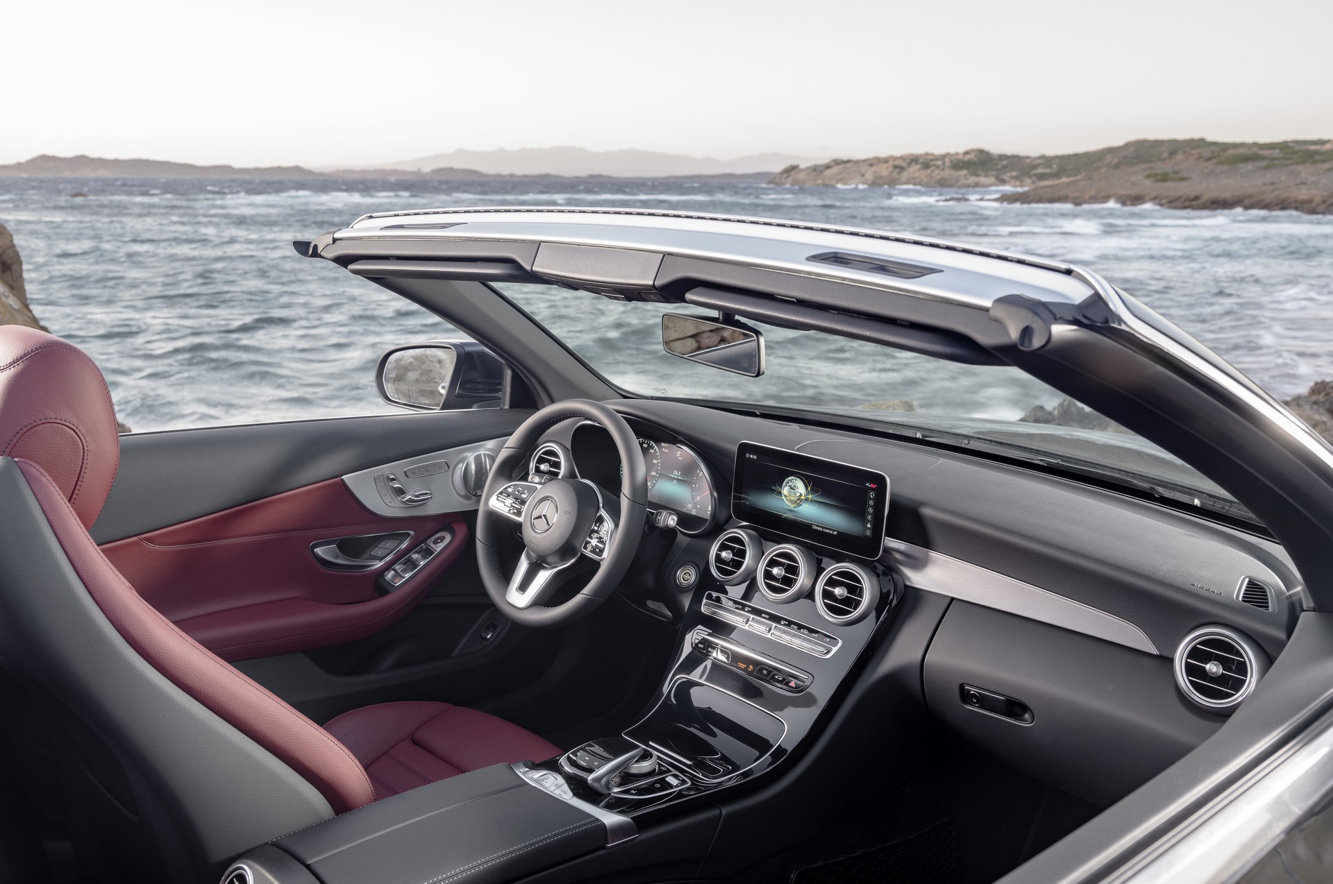 Mercedes C Serisi Coupe ve Cabrio yenilendi