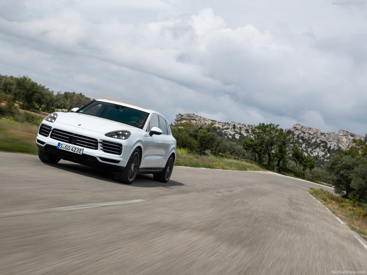 Porsche'nin melez canavarı 2019 Cayenne E-Hybrid 