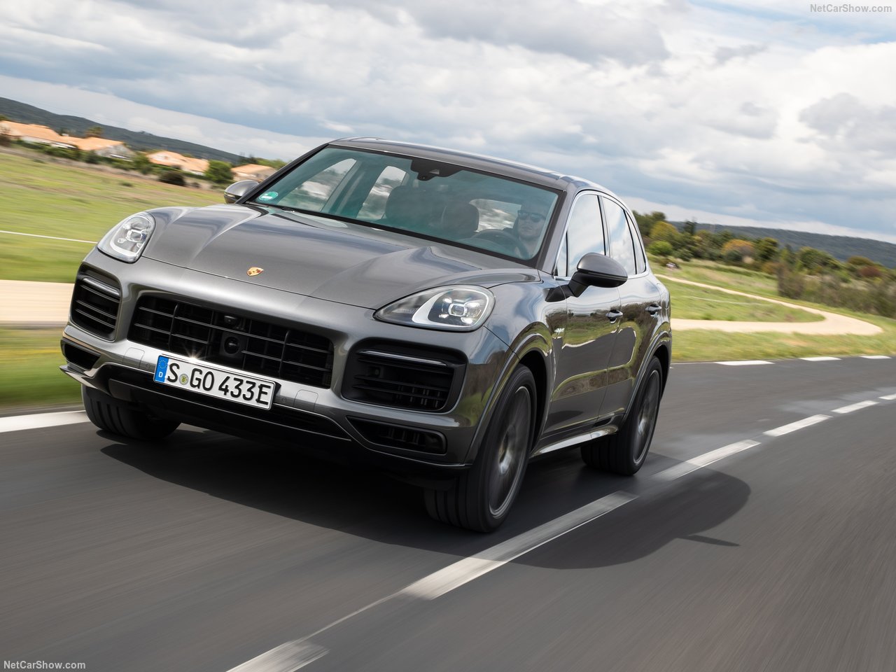 Porsche'nin melez canavarı 2019 Cayenne E-Hybrid 