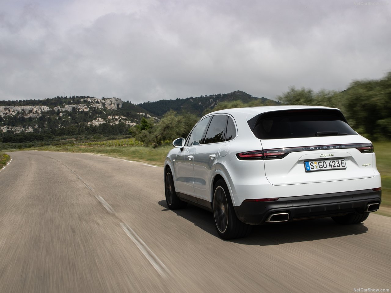 Porsche'nin melez canavarı 2019 Cayenne E-Hybrid 