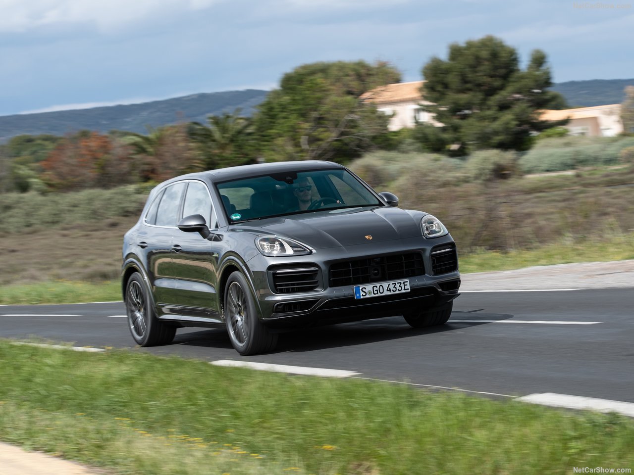 Porsche'nin melez canavarı 2019 Cayenne E-Hybrid 