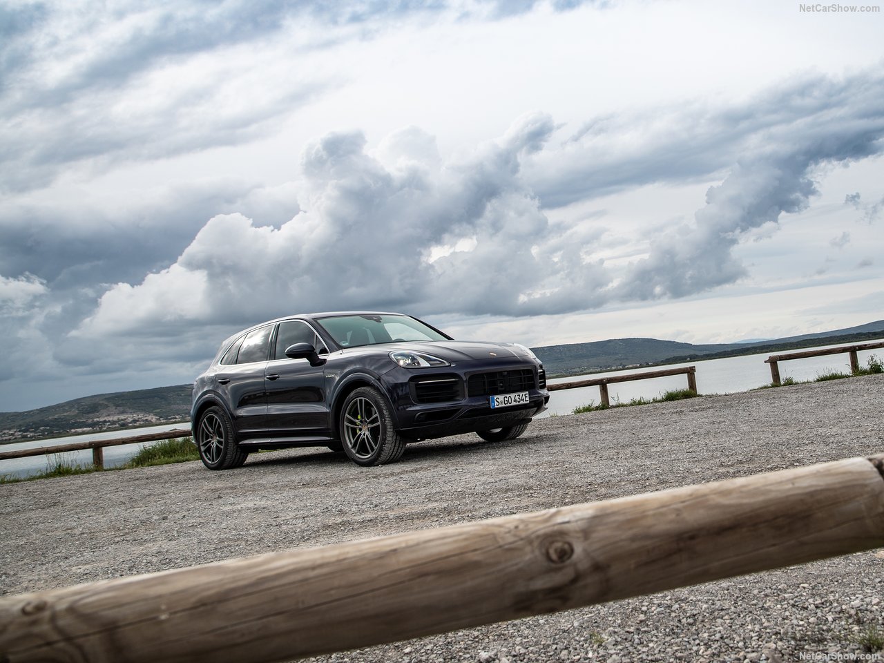 Porsche'nin melez canavarı 2019 Cayenne E-Hybrid 