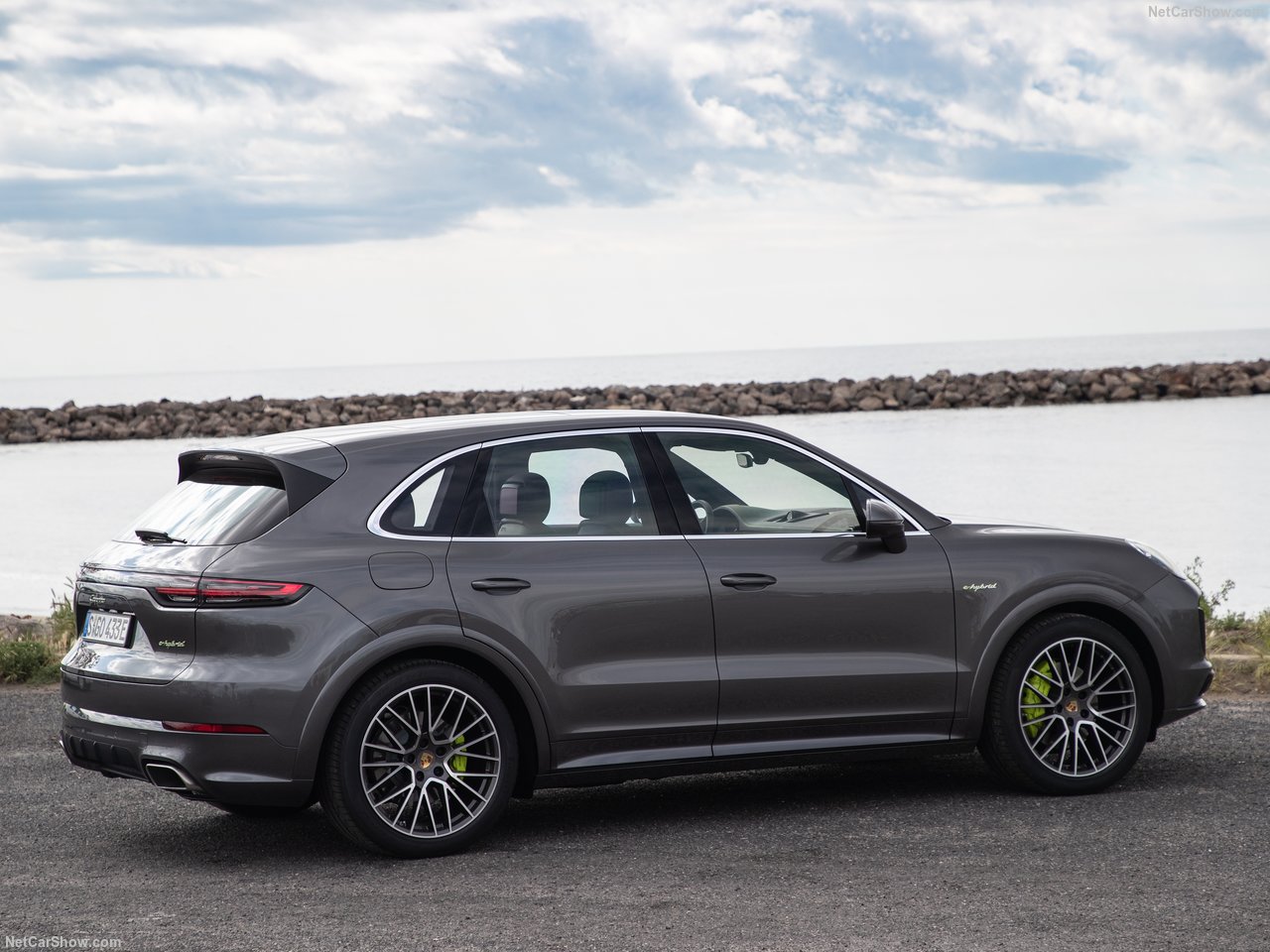 Porsche'nin melez canavarı 2019 Cayenne E-Hybrid 