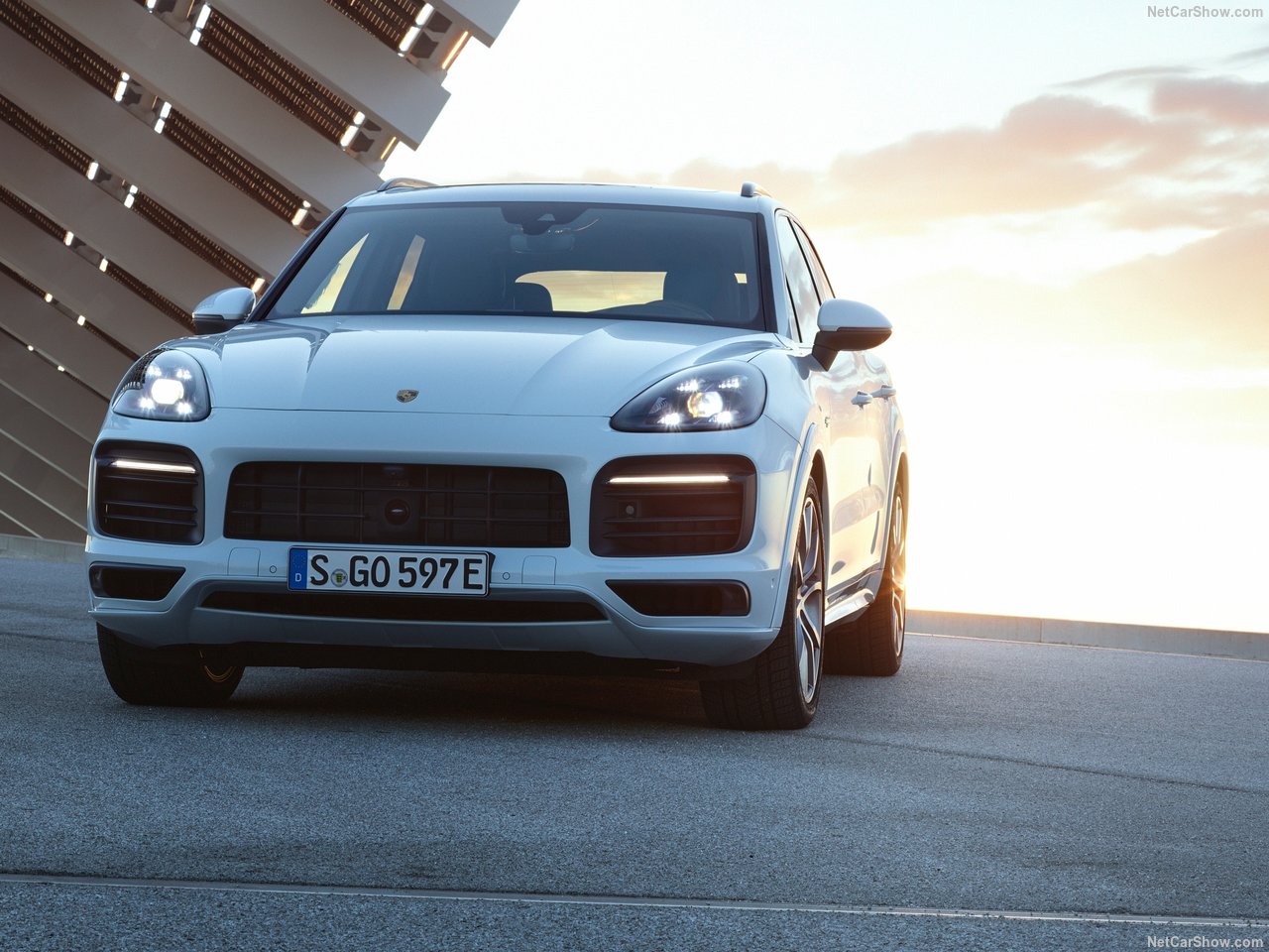 Porsche'nin melez canavarı 2019 Cayenne E-Hybrid 