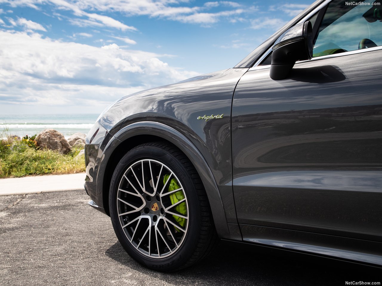 Porsche'nin melez canavarı 2019 Cayenne E-Hybrid 