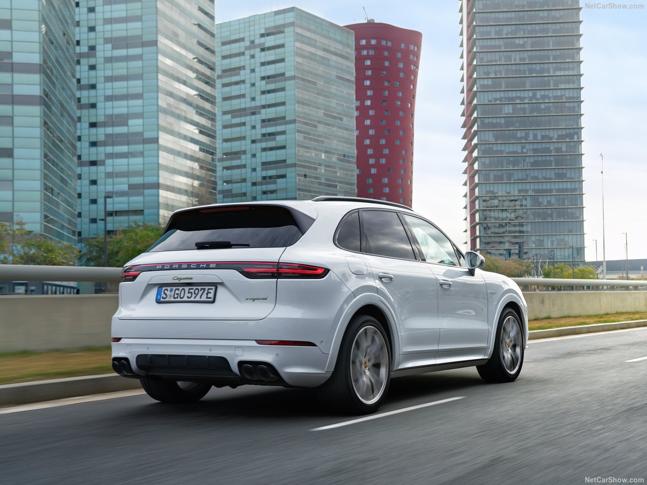 Porsche'nin melez canavarı 2019 Cayenne E-Hybrid 