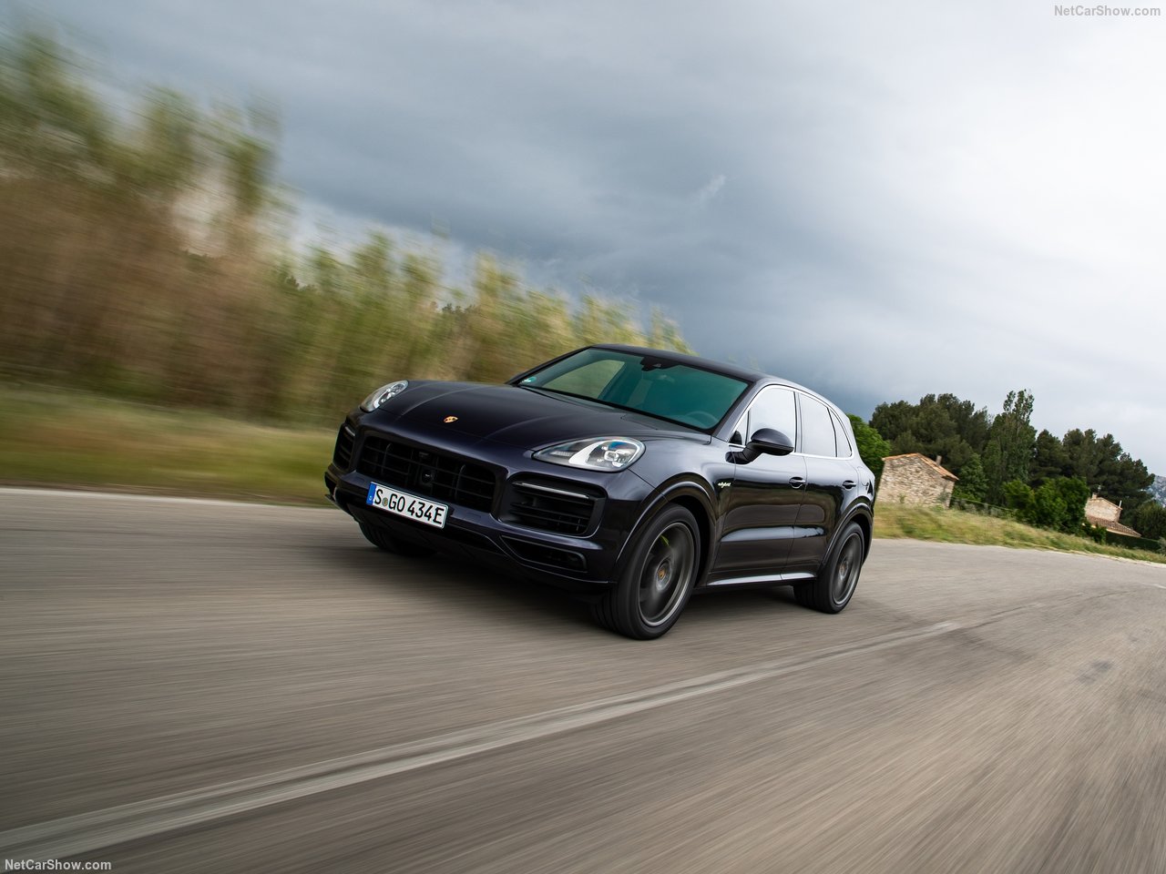 Porsche'nin melez canavarı 2019 Cayenne E-Hybrid 