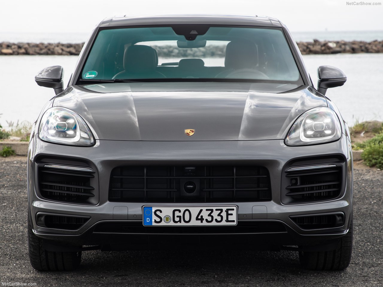 Porsche'nin melez canavarı 2019 Cayenne E-Hybrid 