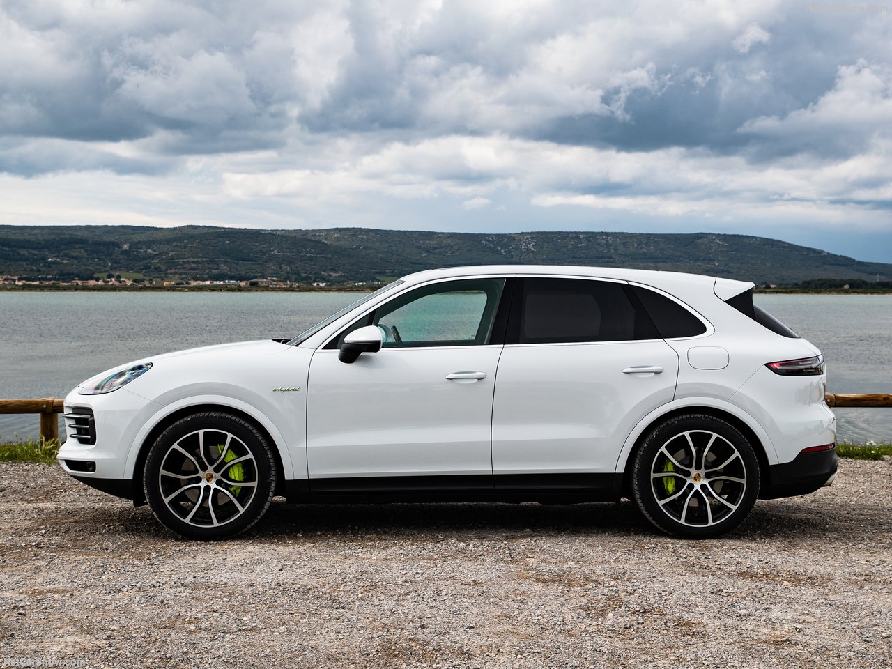 Porsche'nin melez canavarı 2019 Cayenne E-Hybrid 