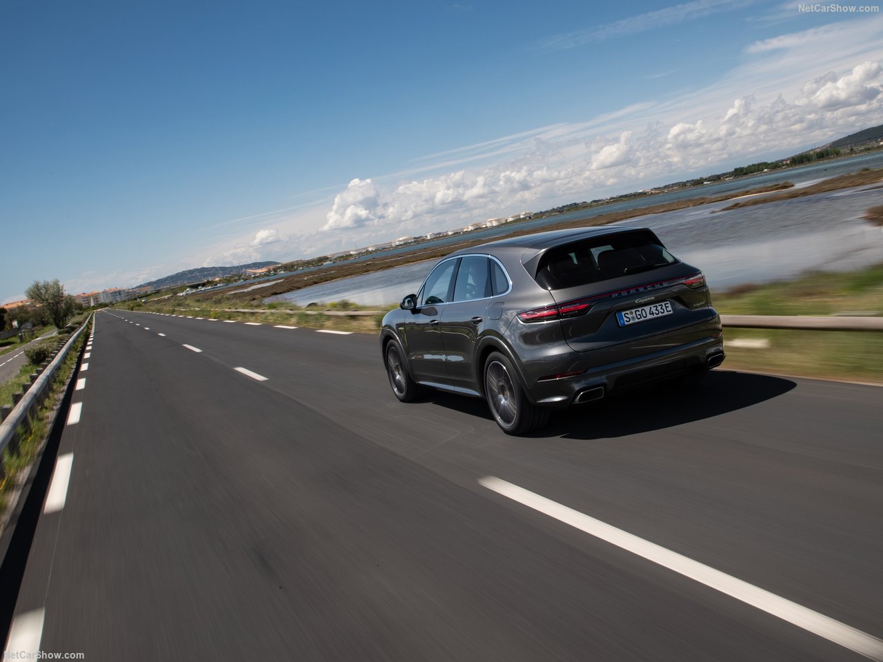 Porsche'nin melez canavarı 2019 Cayenne E-Hybrid 