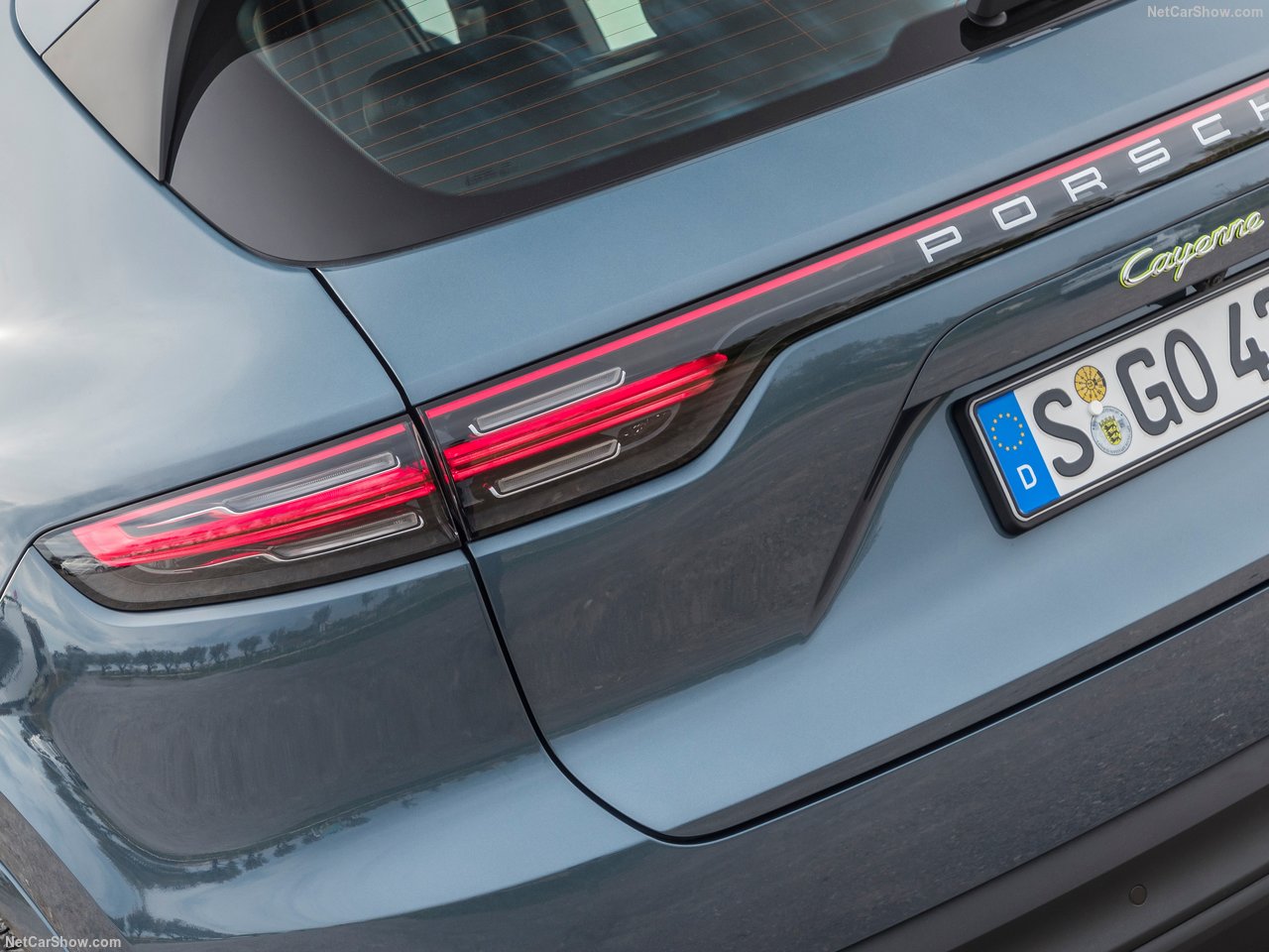 Porsche'nin melez canavarı 2019 Cayenne E-Hybrid 