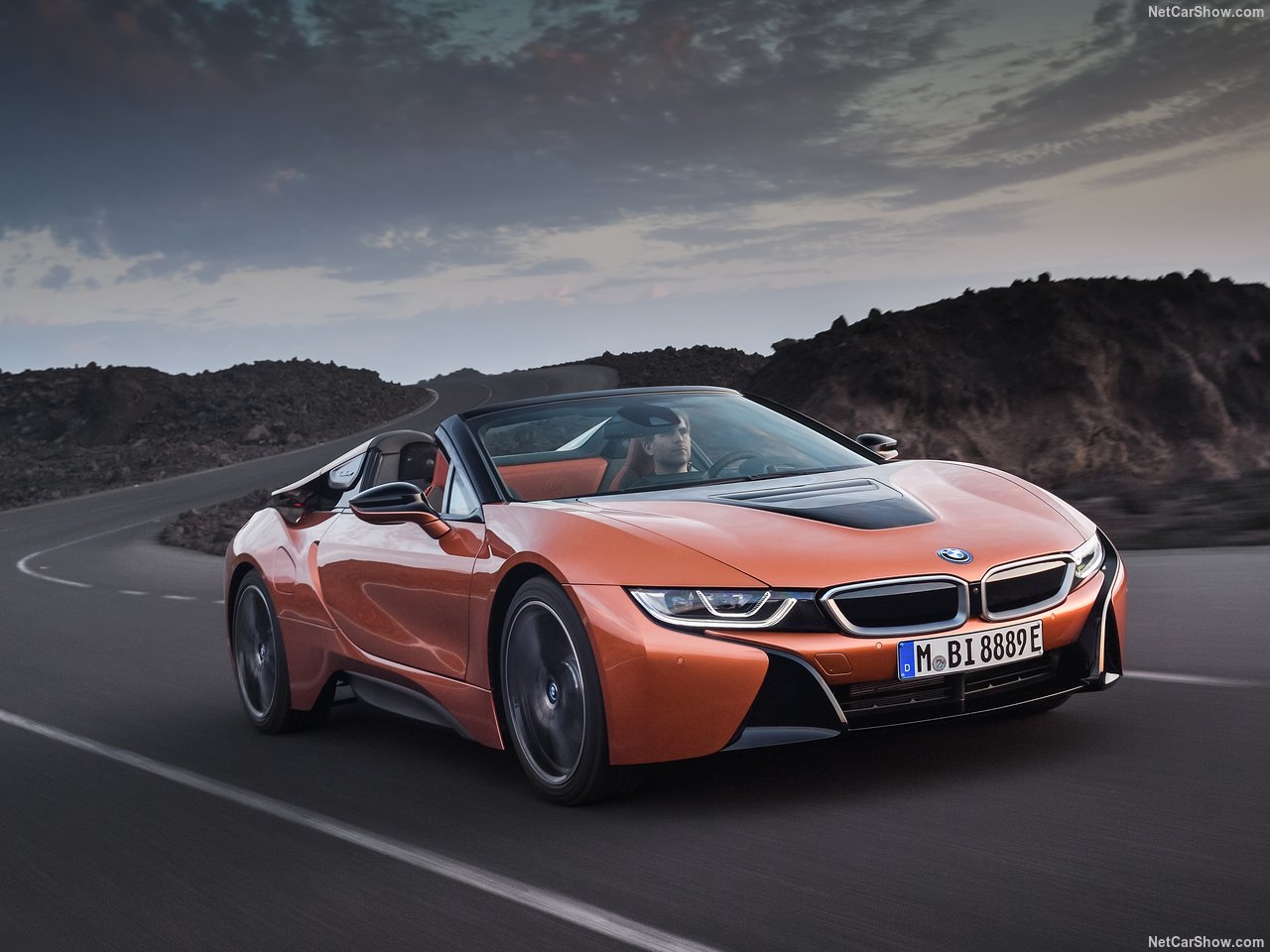 BMW'nin hibrit canavarı: 2019 BMW i8 Roadster