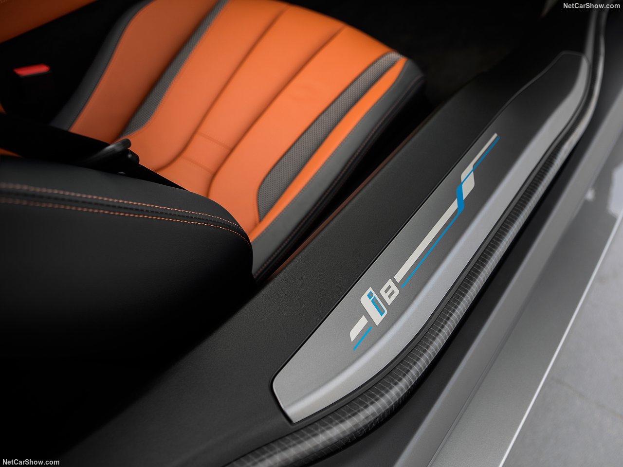 BMW'nin hibrit canavarı: 2019 BMW i8 Roadster