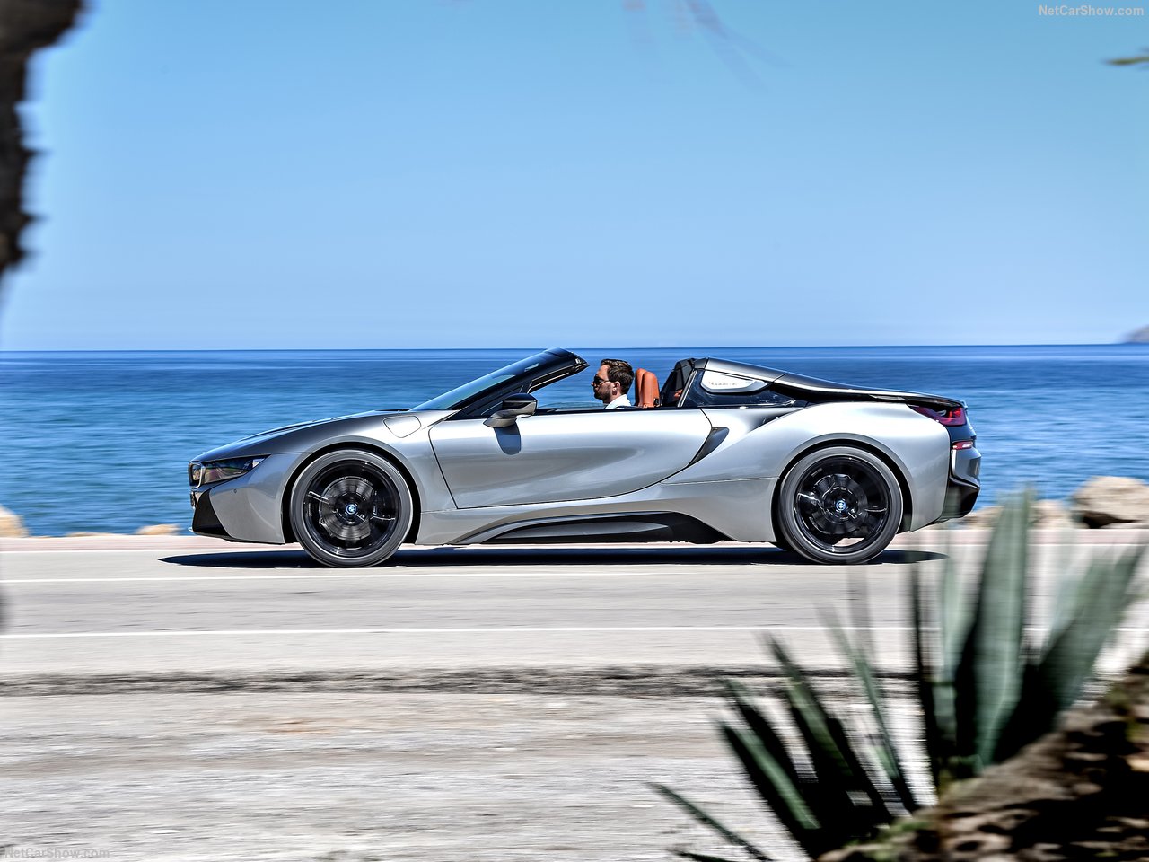 BMW'nin hibrit canavarı: 2019 BMW i8 Roadster