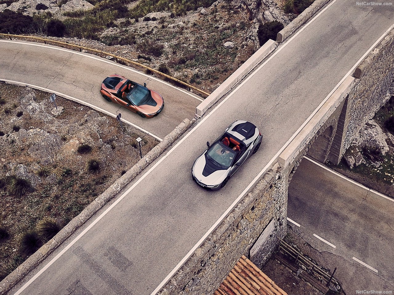 BMW'nin hibrit canavarı: 2019 BMW i8 Roadster