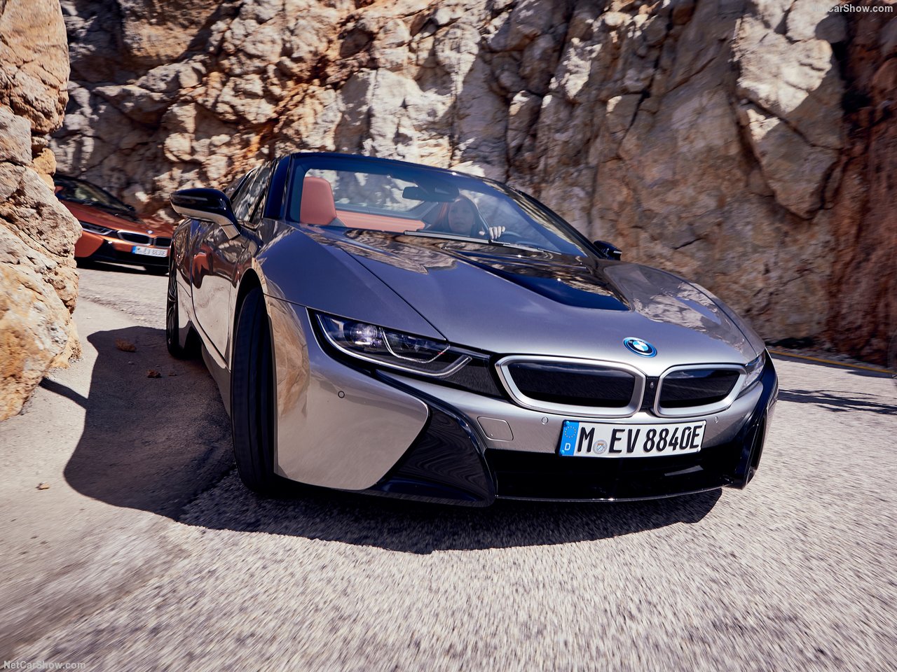 BMW'nin hibrit canavarı: 2019 BMW i8 Roadster